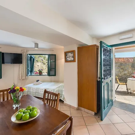 منزل ريفي Themis House