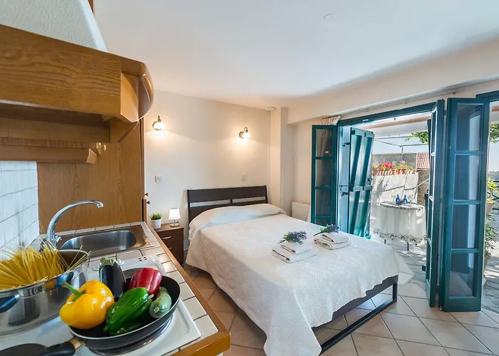 Themis House Lemithou